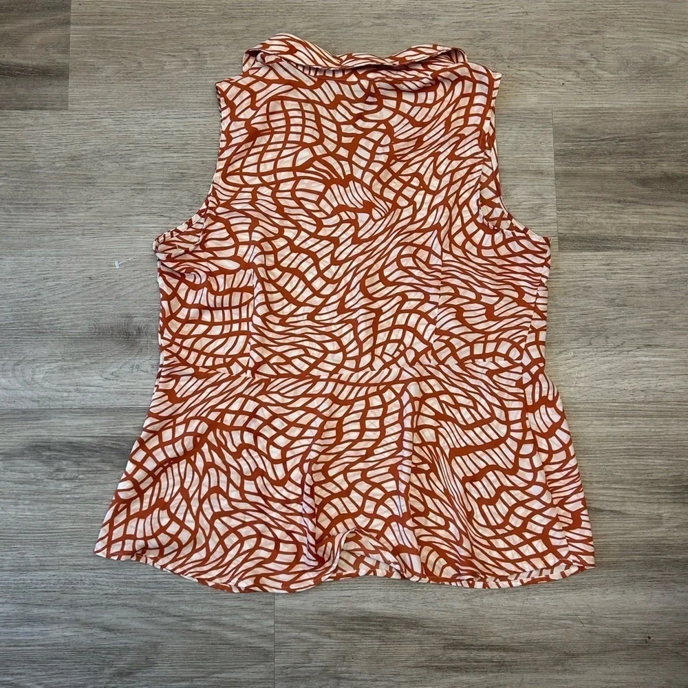 CAbi Twirl Sleeveless Blouse with Notched Collar. Pit to pit-19” - Picture 4 of 6